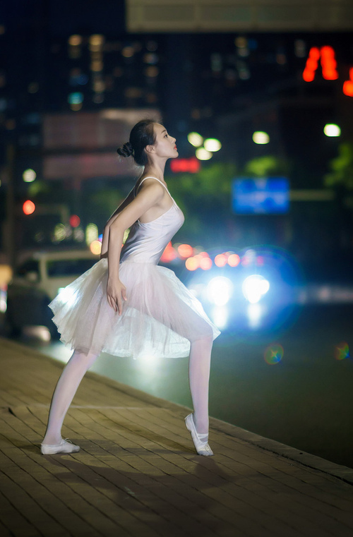 库里赛前热身三分十投十中状态神勇,库里参加三分球大赛